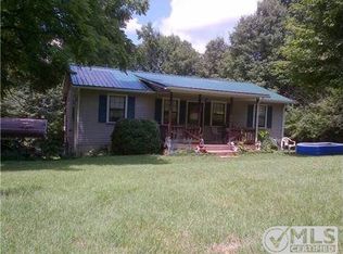 358 Stagecoach Rd, White Bluff, TN 37187