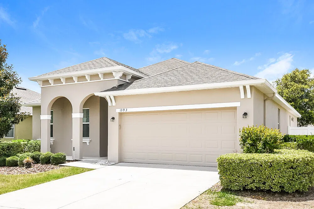 3 bed, 2.0 bath, 2011 sqft, $3,530 — Photo 3
