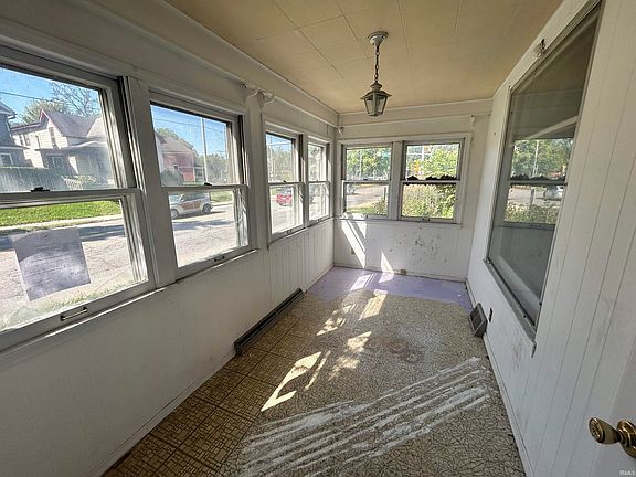 4th image of 628 Portage Ave