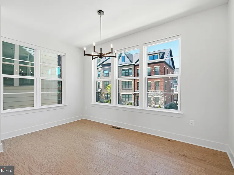 10235 Dalmatian St — Photo 8