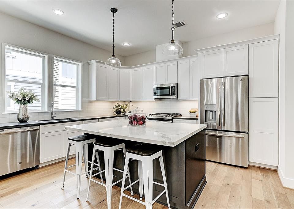 1st image of 1115 W 15th St #1/2-A