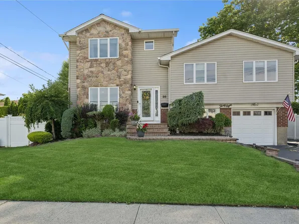 38 Grohmans Lane, Plainview, NY 11803