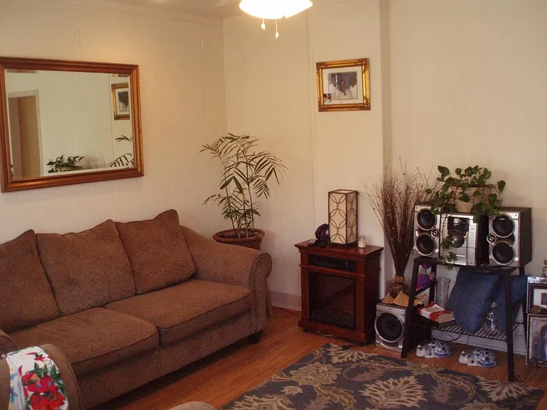 702 Lindley St #HOUSE — Photo 4