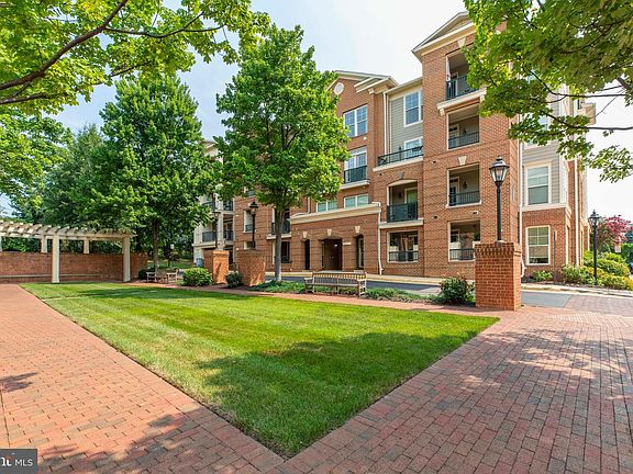 2nd image of 2901 Saintsbury Plz APT 206