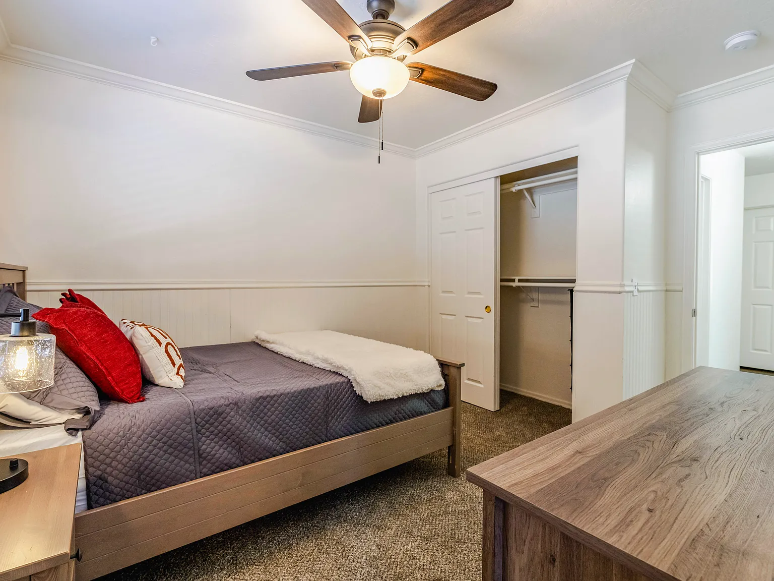 4 bed, 3.0 bath, 2297 sqft, $1,070 — Photo 2