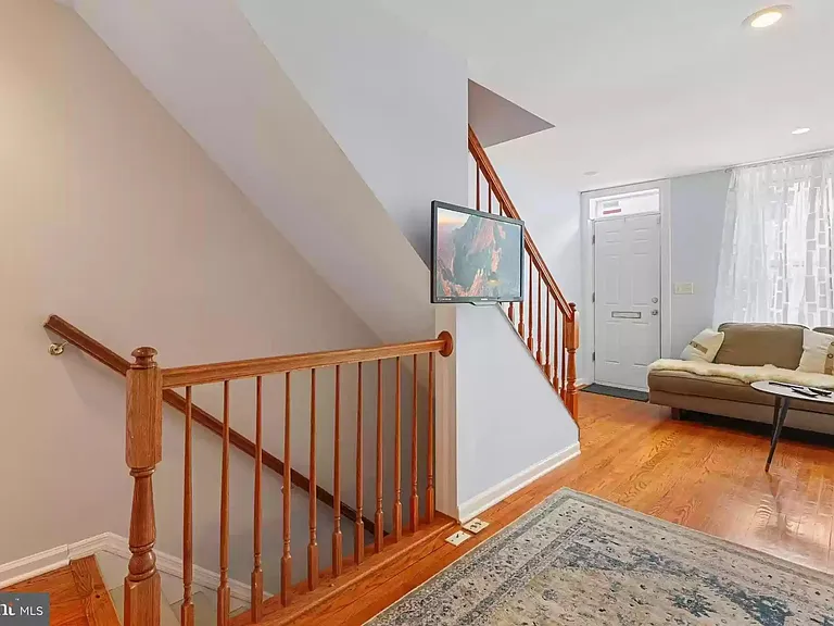 654 Melvin Dr — Photo 7