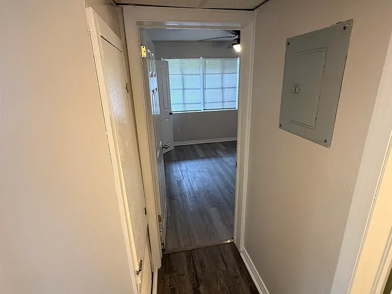 318 E Pershing St — Photo 10