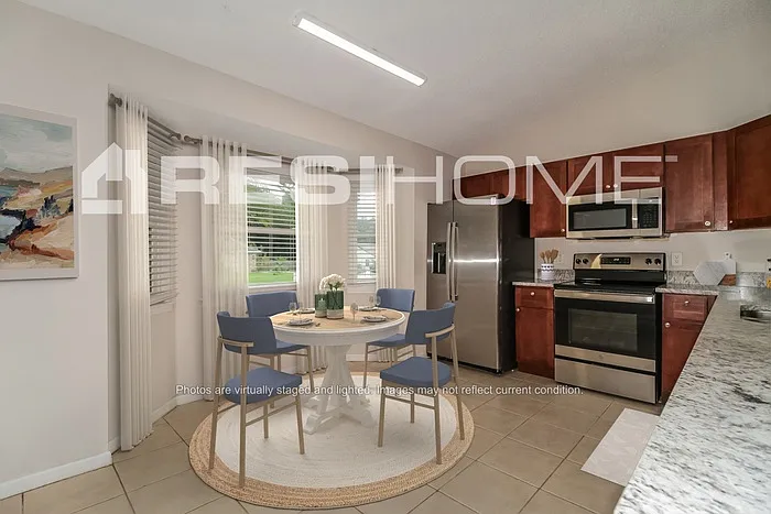 4 bed, 2.0 bath, 1952 sqft, $2,545 — Photo 4