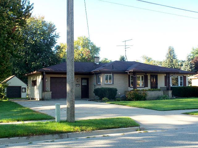 1st image of 3442 Oak St