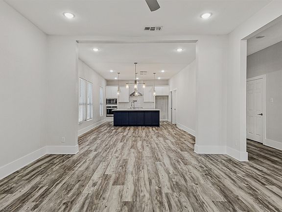 5th image of 608 N Catherine St