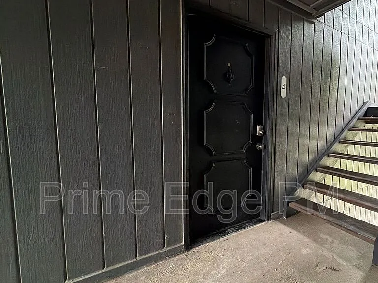 2532 T St #6 — Photo 2