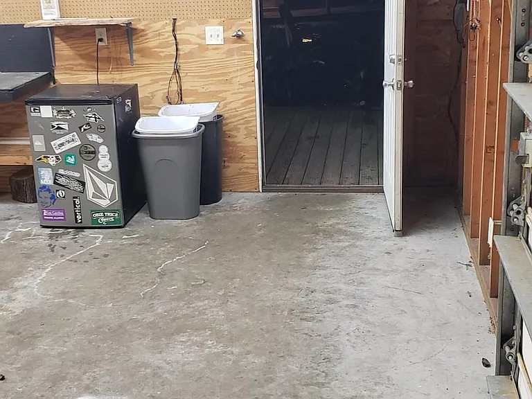 205 Hollins Rd — Photo 35