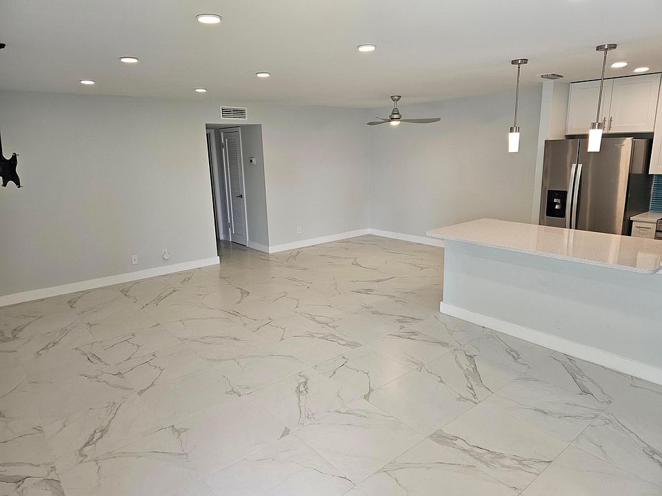 1st image of 3211 Park Lane #B