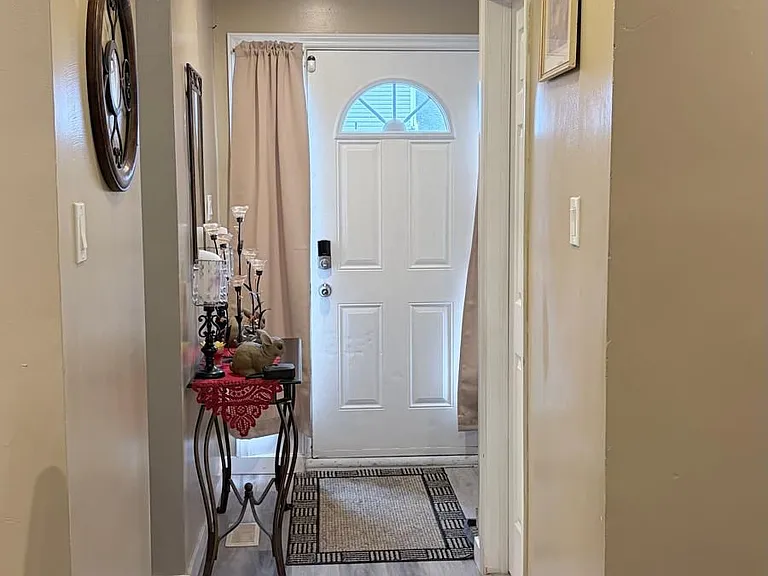 498B Grey St — Photo 2