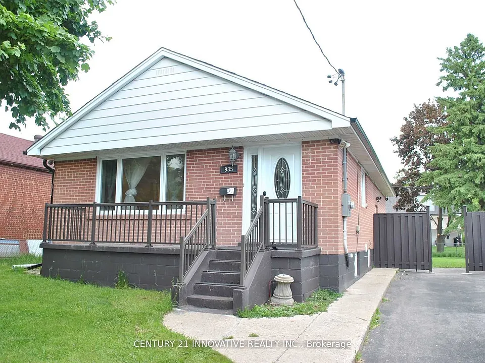 985 Victoria Park Ave #BSMT STUDIO SPACE