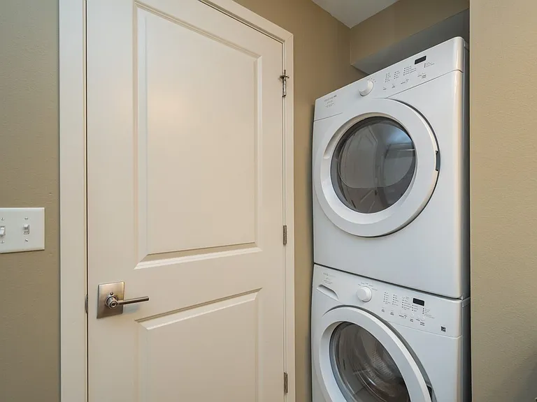 203.5 6th St #1-12 — Photo 11
