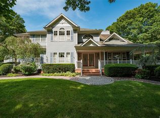 4 Quail Ct, Medford, NY 11763