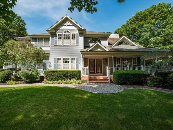 4 Quail Court, Medford, NY 11763