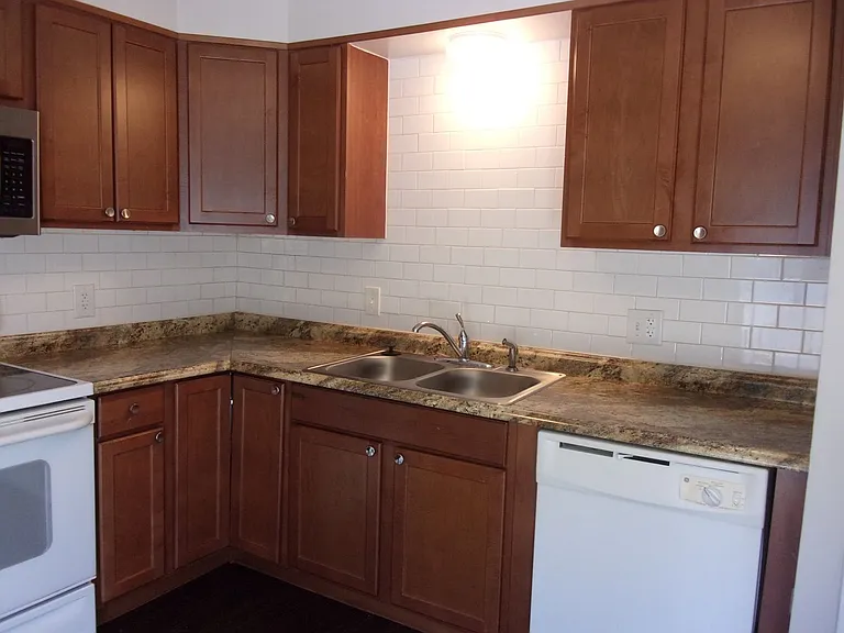 408 Ebenezer Ave — Photo 21
