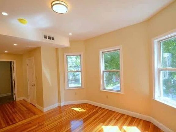 5th image of 58 Copeland St #1