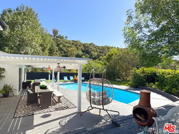 4327 Cezanne Ave, Woodland Hills, CA 91364