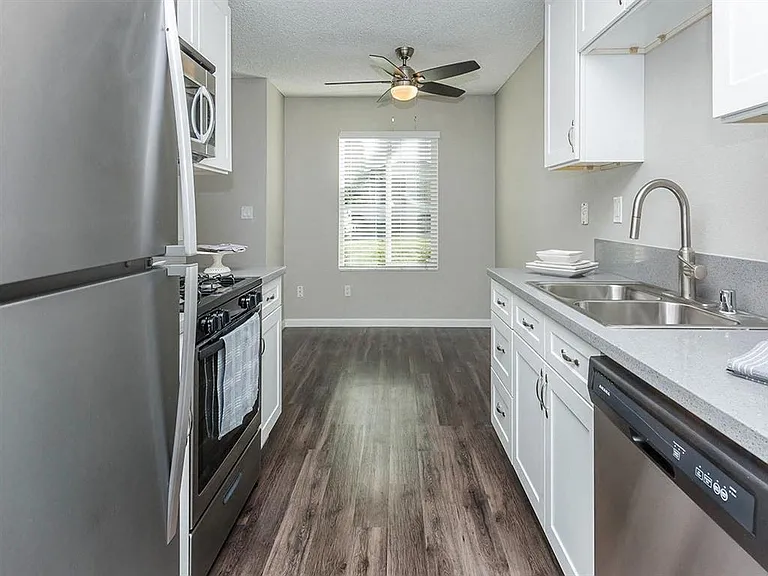 La Veta Grand Apartments — Photo 32