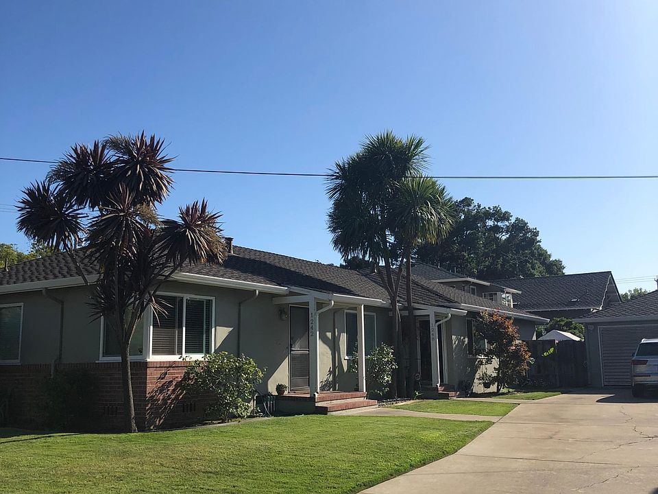 Charming Bungalow style duplex with newer windows