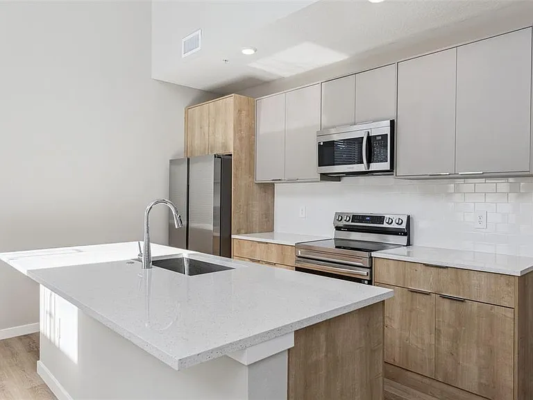 544 N Bumby Ave #5 — Photo 4