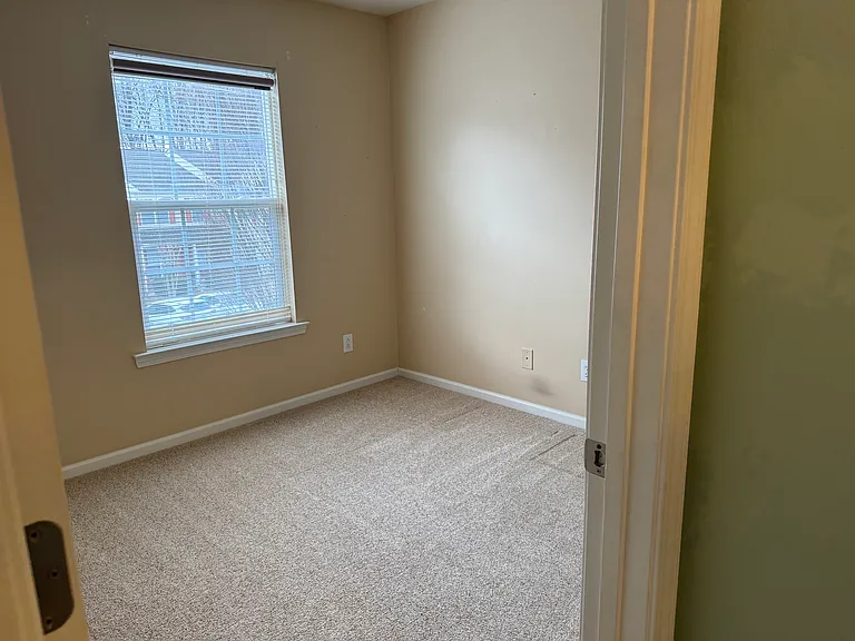 3024 Mannington Dr — Photo 32