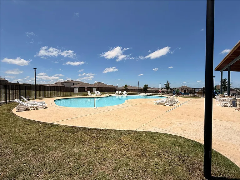 205 Bethpage Dr — Photo 32