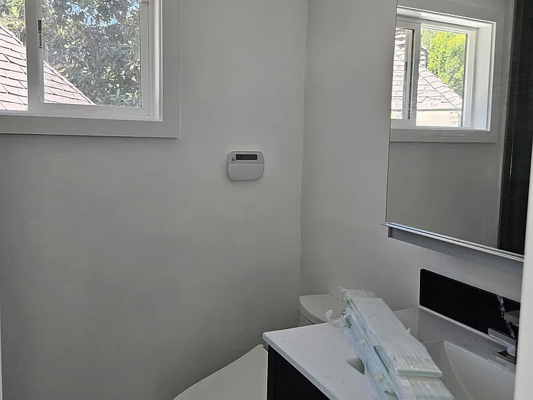2828 Benedict Canyon Dr — Photo 10
