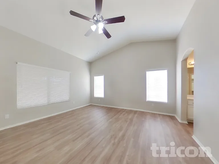 9215 W Sandra Ter — Photo 8