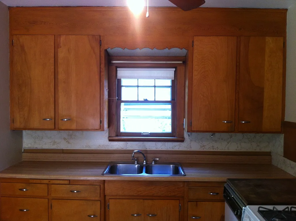 1525 Parkhill Rd photo 1