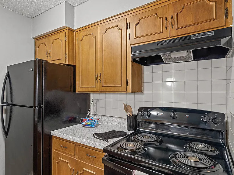 Lots of Cabinet Space!