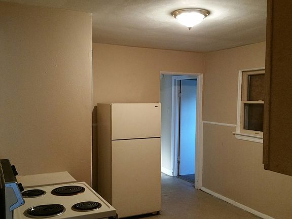 4th image of 9812 Lorna Ln