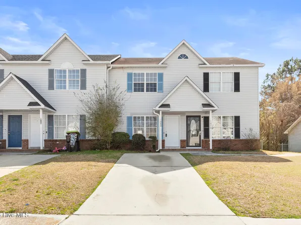 1080 W Pueblo Dr, Jacksonville, NC 28546