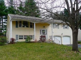 22 Patricia Ln, Saratoga Springs, NY 12866