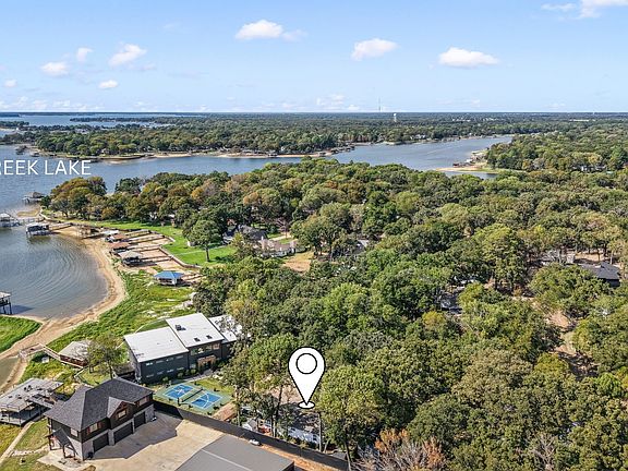 3rd image of 303 S Bay Cir