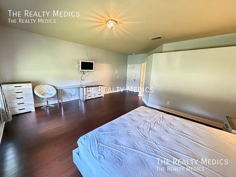 1565 The Oaks Blvd — Photo 23