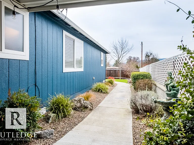 1013 Hope Dr — Photo 25