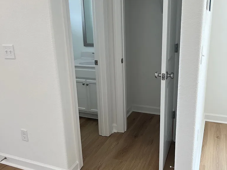 210 Ryker Rd E — Photo 2
