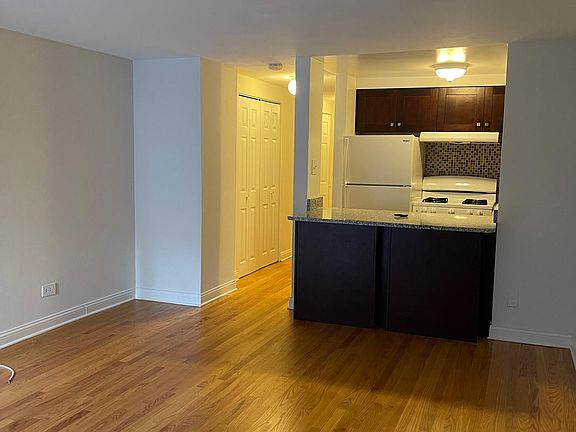 3rd image of 3710-103 N Pine Grove Ave