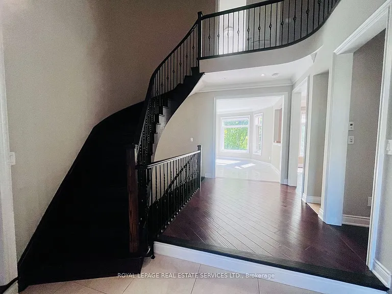 2366 Chateau Cmn — Photo 14