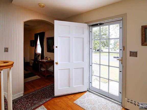 3rd image of 360 Monmouth Ave