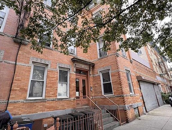 3rd image of 862 Woodward Ave