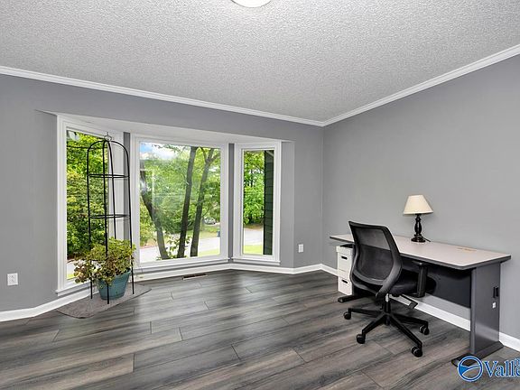5th image of 204 Rodman Dr