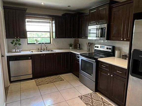 4th image of 11480 NW 41st Street