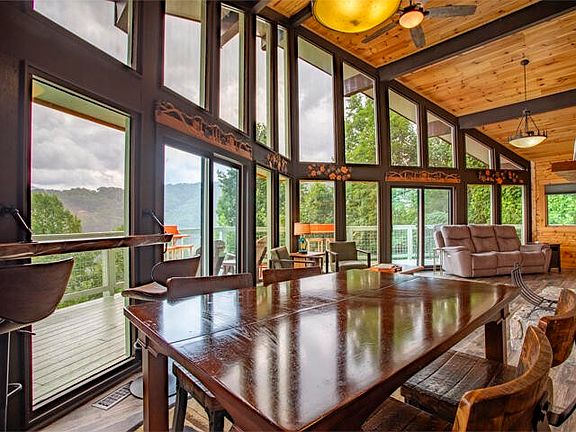 3rd image of 1333 Ski View Dr