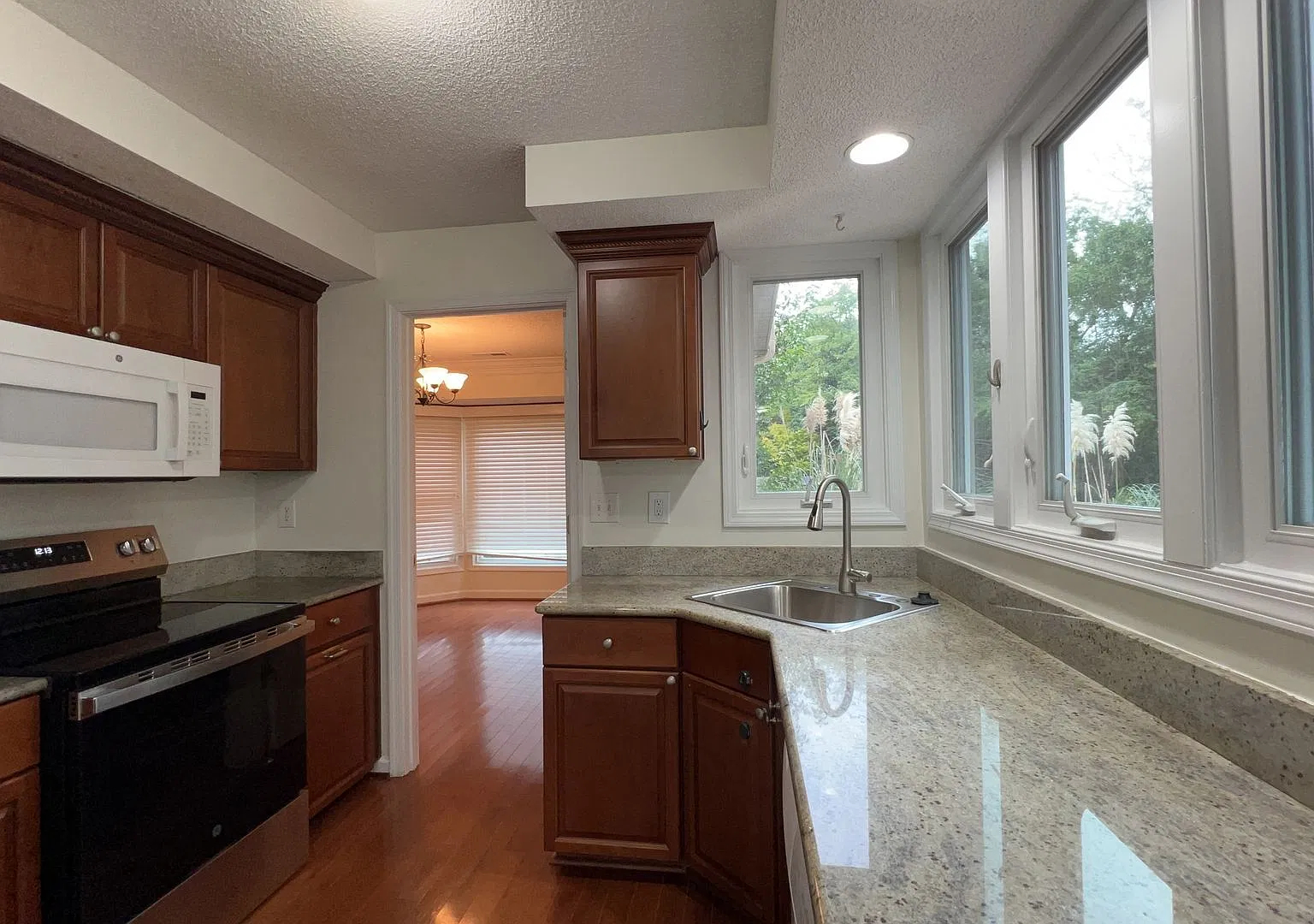 Spacious 4-Bedroom Home with Sunroom! — Photo 2