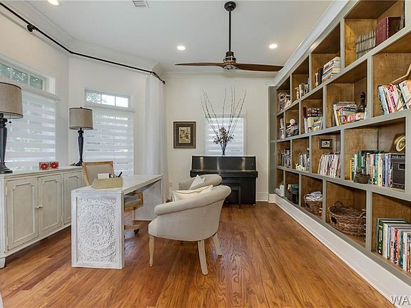 3rd image of 435 Northshore Dr